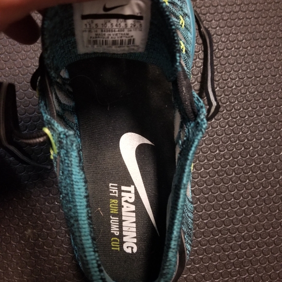 Men's Nike training shoes - Picture 2 of 2